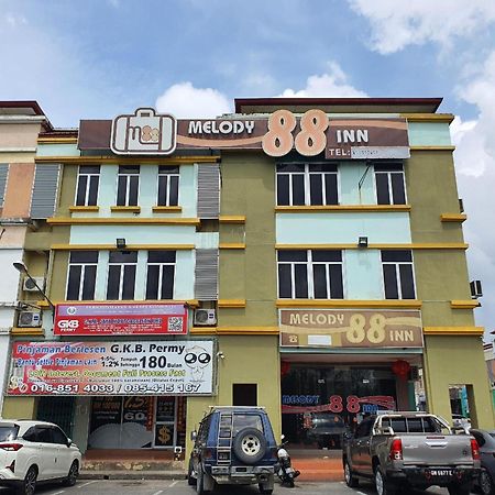Oyo 90964 Melody 88 Inn Miri Exterior foto