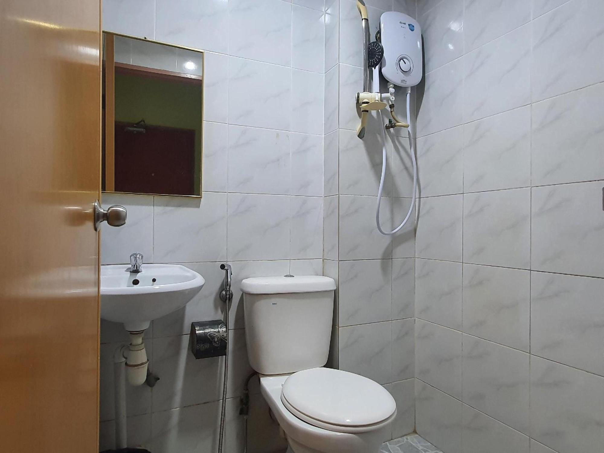 Oyo 90964 Melody 88 Inn Miri Exterior foto