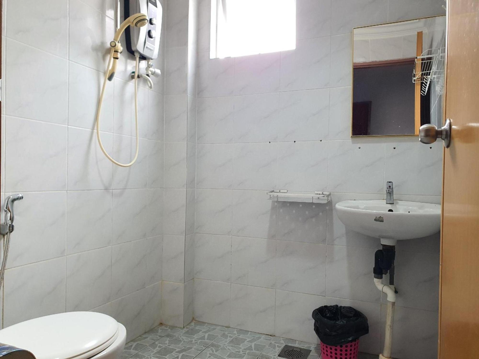 Oyo 90964 Melody 88 Inn Miri Exterior foto
