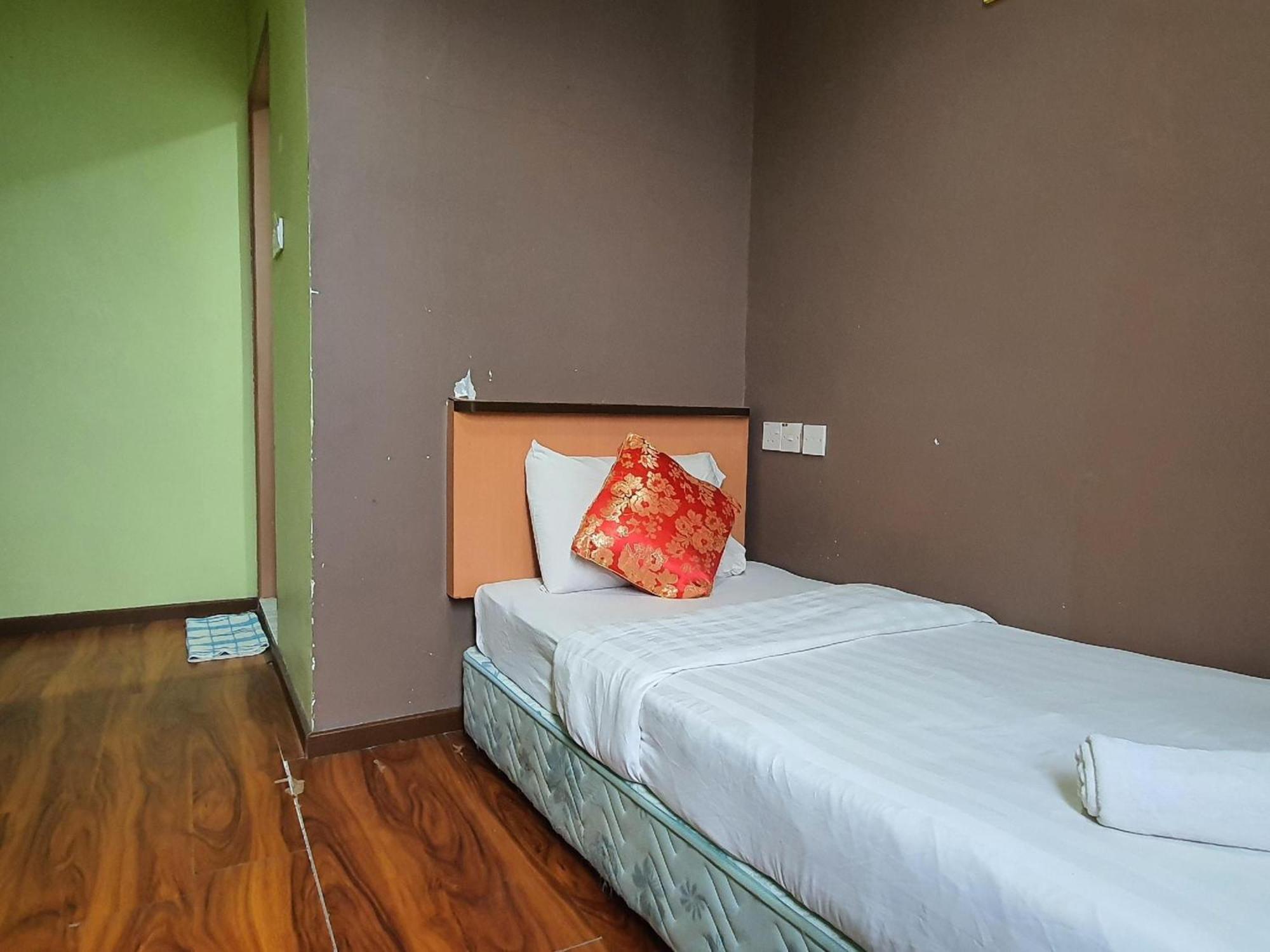 Oyo 90964 Melody 88 Inn Miri Exterior foto